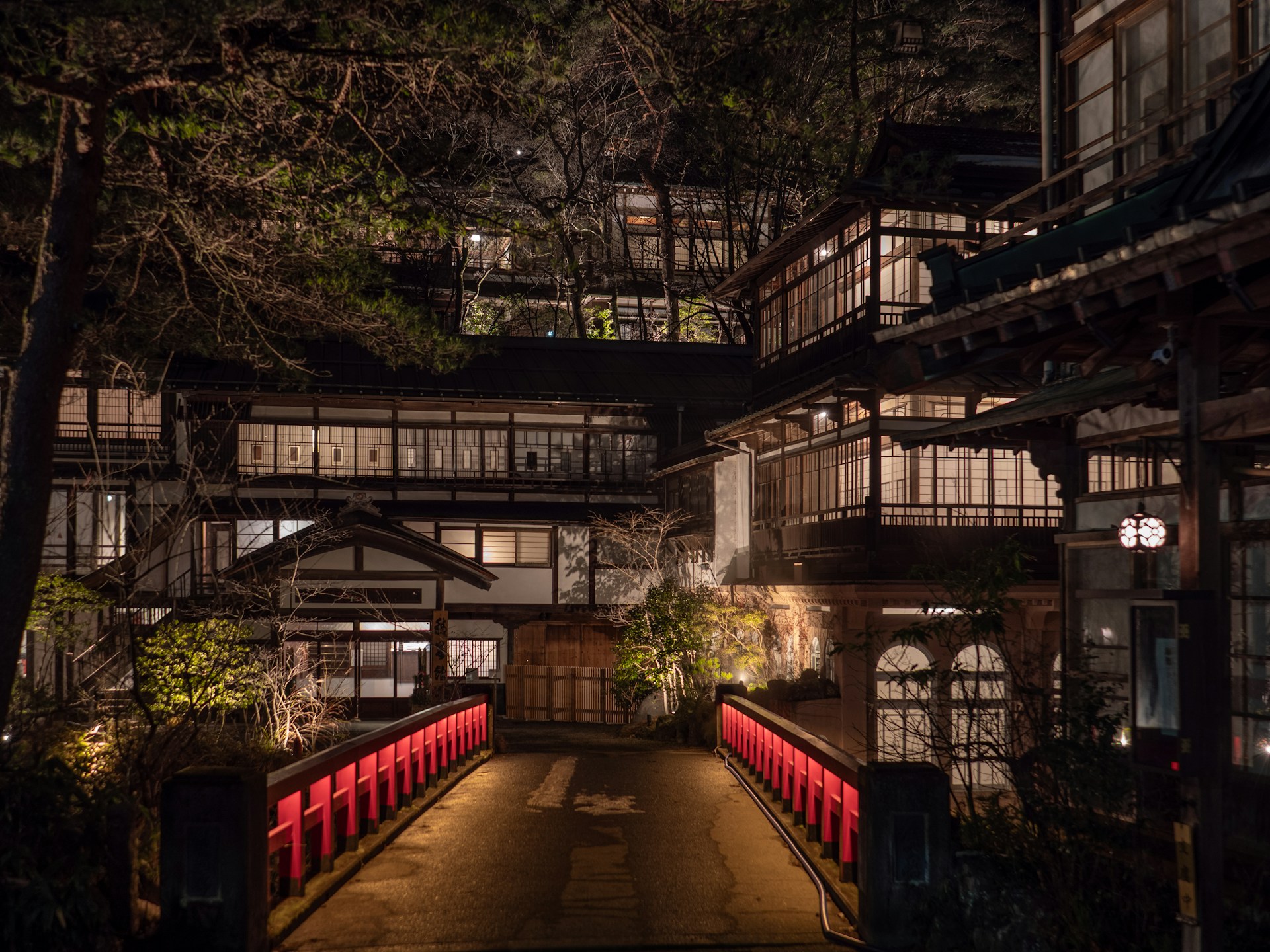 湯の宿 花結び
